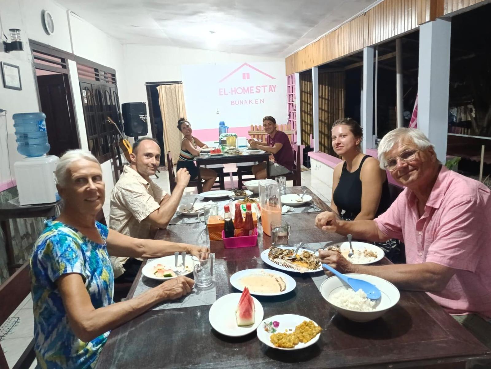 El Homestay Bunaken Extérieur photo
